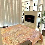 Live House-attico, Ampio E Luminoso Monolocale شقة