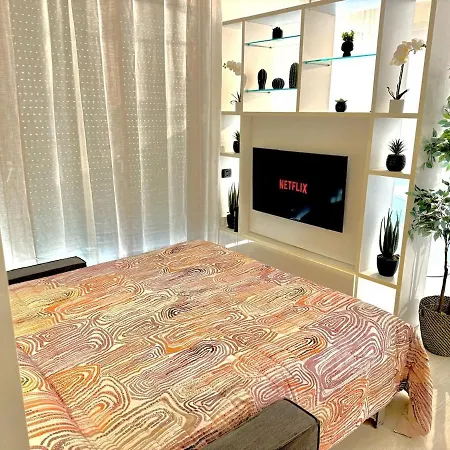Live House-attico, Ampio E Luminoso Monolocale Appartamento